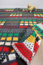 Kleurrijke vintage deken, geel -groen -rood. Retro sprei / plaid