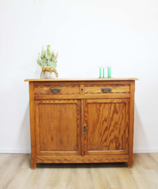Brocante  grenen kast met lades. Houten vintage dressoir