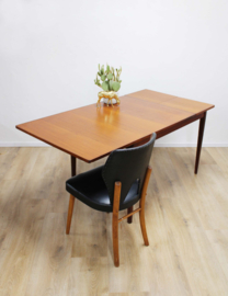 Vintage eettafel met uitschuifbaar blad. Houten Mid Century retro tafel.