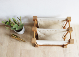 Houten vintage krantenbak. Retro lectuurbak / magazine holder