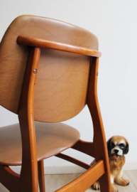 Houten vintage stoel met skai leer. Mid Century eetkamerstoel