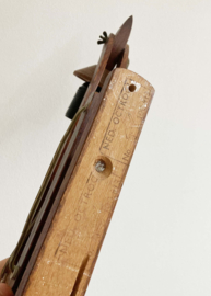 Vintage harmonica lampje voor aan de wand. Houten retro design lamp.
