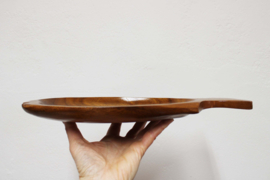 Houten vintage schaal in vis vorm. Retro bordje