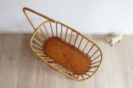 Vintage rotan poppenwieg met piekstok. Retro bedje voor de pop, Rohe?