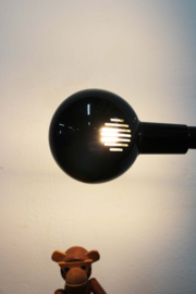 Zwarte  vintage klemlamp. Retro design lampje met buigbare hals