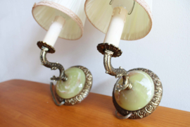 Set van twee vintage wandlampjes. Antieke 'kaars' lampjes, groen albast.