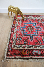 Roze vintage tapijtje / deur / badmat. Handgemaakt kleurrijk vloerkleed.