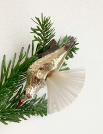 Glazen vintage kerstversiering-vogel. Antieke kerstbal  op knijpertje