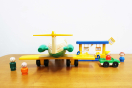 Vintage Fisher-Price vliegtuig met 4 poppetjes. Retro speelgoed #182
