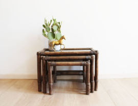 Vintage mimiset van rotan en glas. 3 retro tafeltjes / nesting tables / Manou