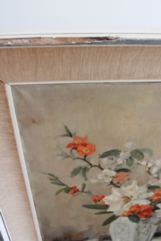 Groot bloemstilleven in houten lijst. Olieverf schilderij met rozen op doek
