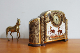 Vintage klokje met herten, Hubert Bequet stijl.  Aardewerk Art Deco klok, werkt niet.