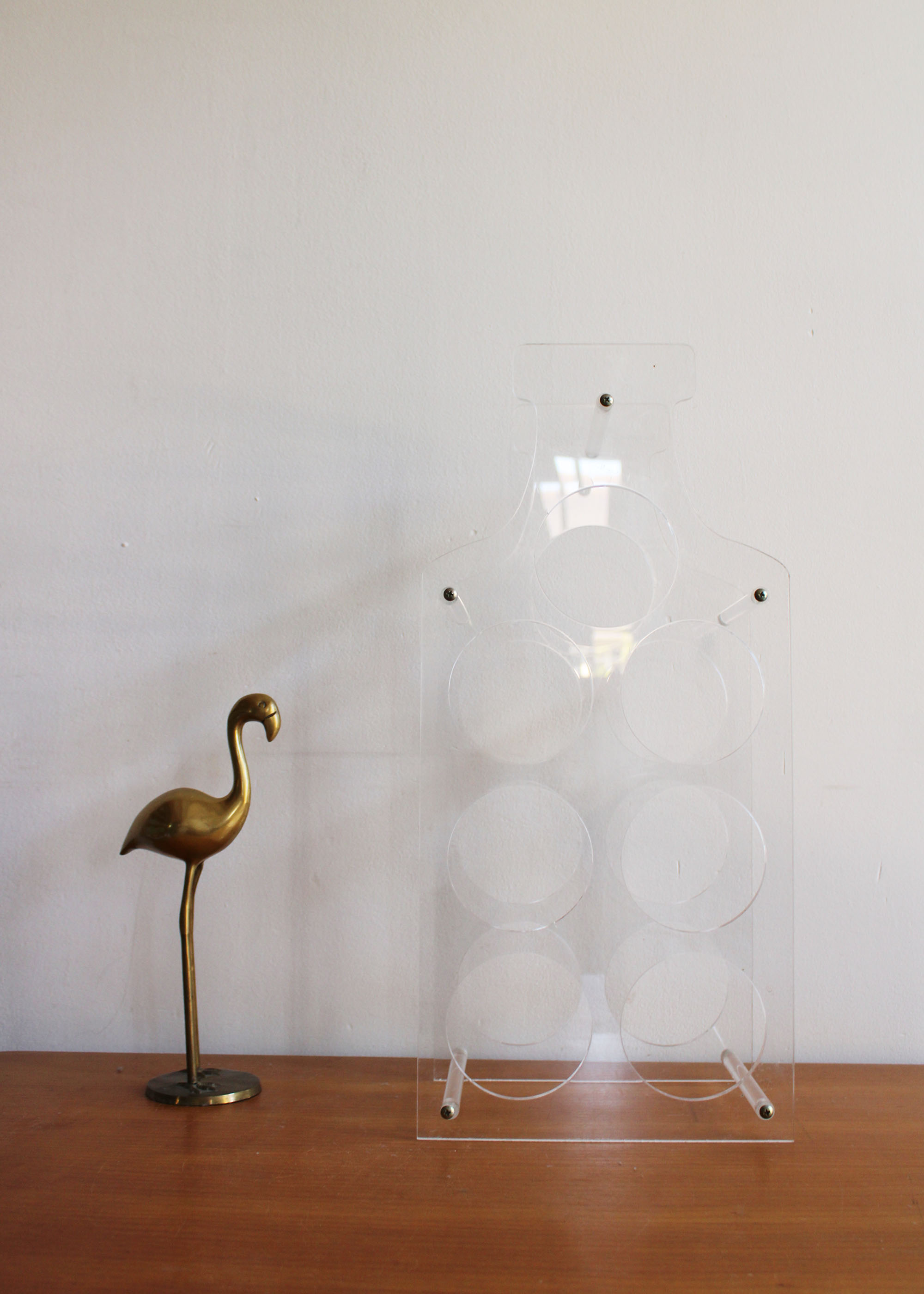 Plexiglazen vintage wijnrek. Retro flessenrek / organizer