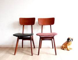 Set van 2 teakhouten vintage stoelen - Wébé? Mid Century etro design stoelen.