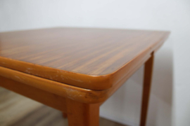 Vintage eettafel met uitschuifbare bladen. Houten Mid Century retro tafel.