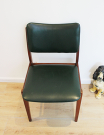 Houten vintage stoel met groen skai leer. Mid Century eetkamerstoel