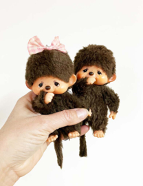 Set van 2 vintage knuffel aapjes. Retro Sekiguchi / Monchichi monkey - meisjes en jongen