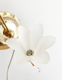 Vintage wandlampje met glazen bloem kap. Hollywood Regency stijl lampje