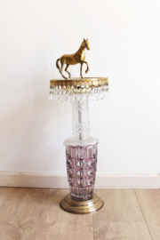 Glazen boudoir bijzettafeltje met gouden details. Vintage plantentafel