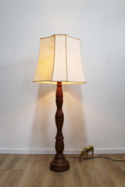 Japandi / Wabi Sabi lamp  met beige kap. Houten vintage schemerlamp