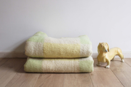 Zachte wollen vintage deken van AaBe. Retro sprei geel/creme / groen