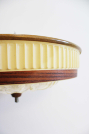 Vintage plafondlamp met houtlook details. Mid Century retro design lamp.