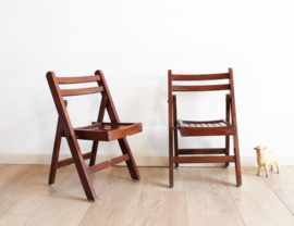 Set houten vintage kinder klapstoeltjes. Retro tuinstoel / campingstoel