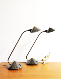 Set Memphis stijl tafel lampen. Twee zwart/gouden nachtlampjes