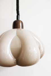 Toffe vintage lamp met kunststof kap. Retro design hanglamp