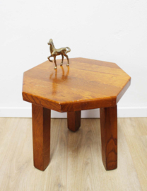 Robuust vintage krukje. Brutalist planten / bijzet tafel