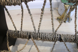 Houten vintage krantenbak met touw. Boho style lectuurbak / magazine holder