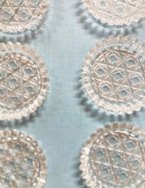 Set glazen vintage onderzettertjes in houder. 8 glazen retro onderzetters