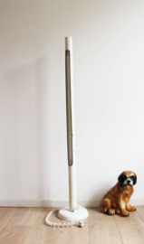 Industriële vintage vloerlamp.  Witte retro design tube lamp