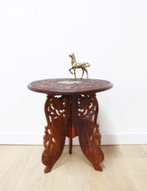 Handgesneden tafeltje uit India. Houten vintage plantentafel
