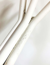 Witte vintage kapstok. Retro design wandkapstok