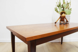 Houten vintage bijzettafel. Kleine retro salontafel