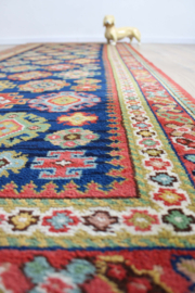 Vintage loper met Oosters decor. Lang Boho tapijt / kleed met bloemen