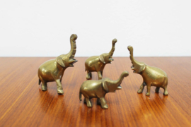 Set van 4 messing olifantjes. Vintage beeldjes in olifanten vorm