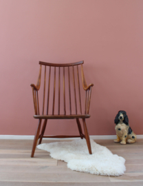 Houten vintage spijlenstoel - Lena Larsson - Nesto. Scandinavisch design stoel.