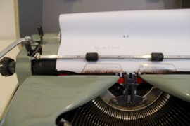 Mintgroene vintage typmachine in koffer. Retro schrijfmachine - Supermetall
