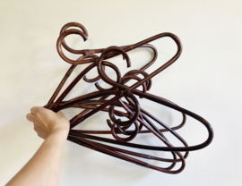 Set van 7 rotan vintage kledinghangers.  Retro kleerhanger / bamboe kapstok