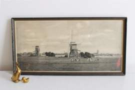 Hollands landschap met molens en koeien in lijst. Vintage prent achter glas.