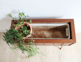 Houten vintage plantenbak. Mid-Century retro bloembak