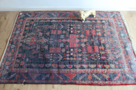 Handgemaakt vintage Oosters tapijt. Kleurrijk Perzisch kleed