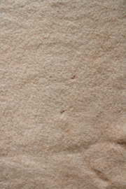Zalmrozige  / beige wollen vintage deken. Retro sprei, 170 x 204 cm.