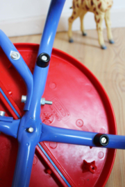 Vintage kinder tafel met stoel - Ikea. Ronde retro tafel - Memphis stijl.