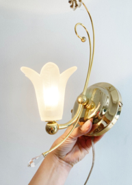 Vintage wandlampje met glazen bloem kap. Hollywood Regency stijl lampje