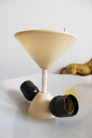 Driehoekige glazen vintage plafondlamp. Retro lamp / plafonnière. met gele details.