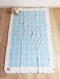 Lichtblauw wollen vintage dekentjes van AaBe. Retro sprei / babydeken