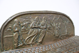 Antiek koperen bakje met Hollands tafereel. Handgemaakt vintage kaarsendoos met deksel